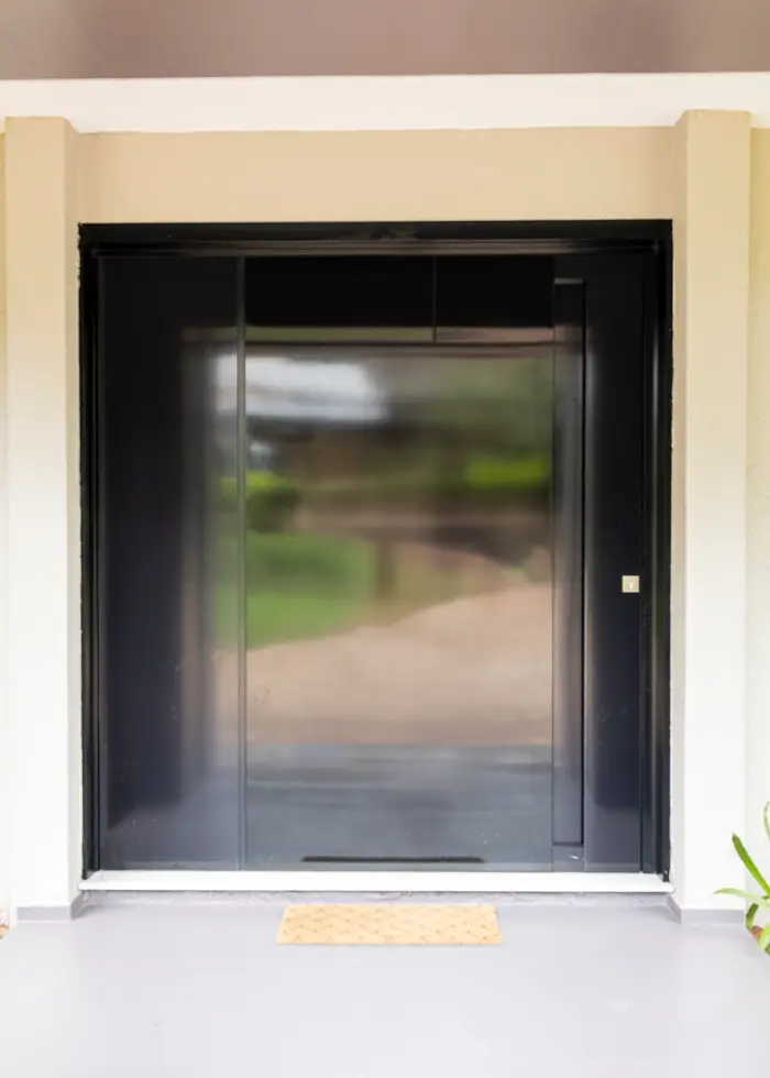 Porta pivotante acm preta